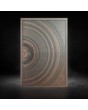 Bronzefarbene Aluminium-Drehtür mit gefräster Metallstruktur