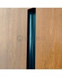 PIVOT RAIL6 - Aluminium-Drehtür mit schwarzen vertikalen Lamellen aus Aluminiumprofilen