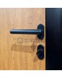 LIM RAIL6 - Aluminium-Haustür mit schwarzen Vertikal-Lamellen aus Aluminiumprofilen
