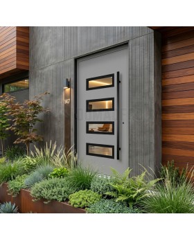 Moderne Haustür aus silberfarbenem Aluminium